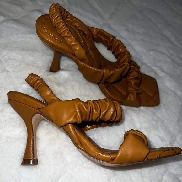 Women’s Square Toe Scrunched Heels - Picture 5 of 5